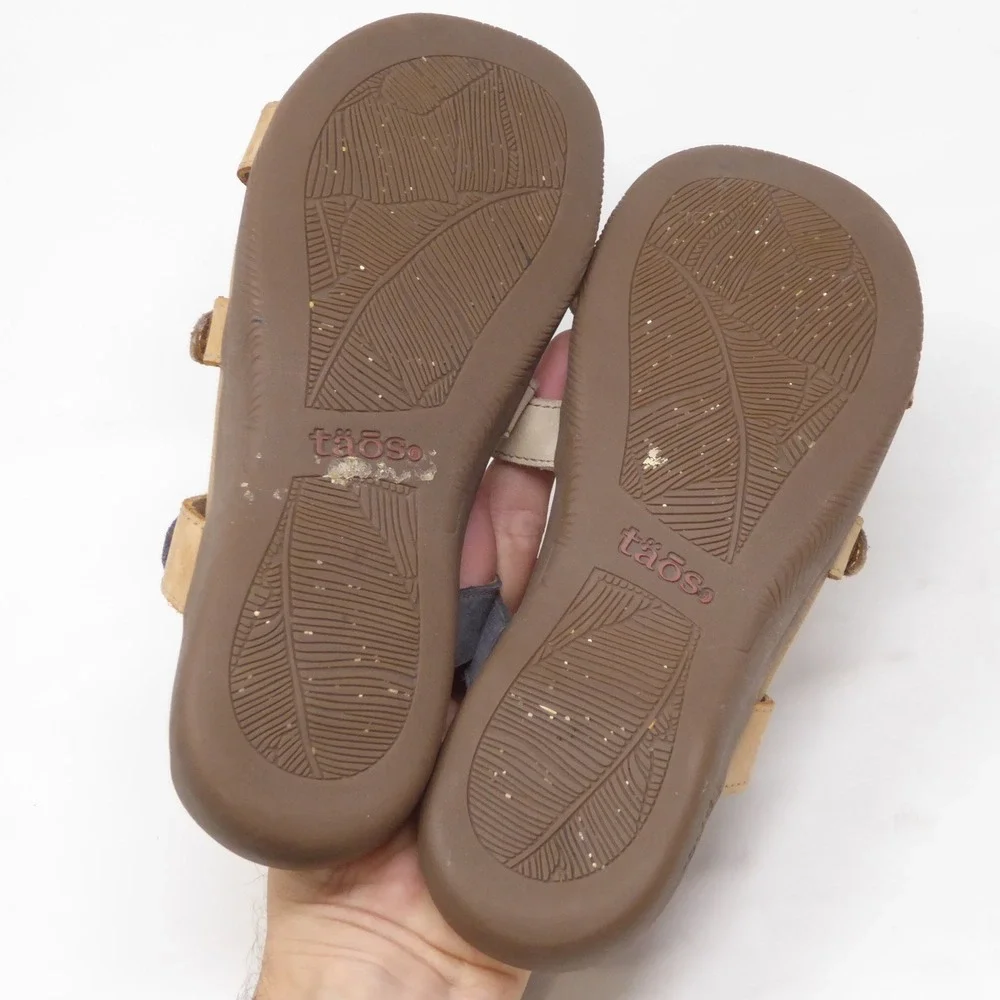 Taos Prize 4 Womens Sandals Brown Blue Leather Strappy Medallion 8